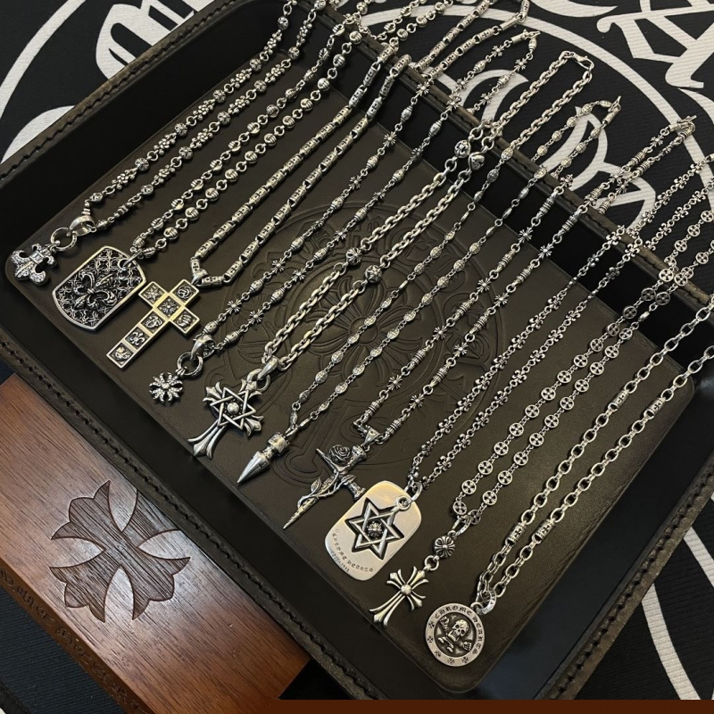 Ch**me He**ts necklaces